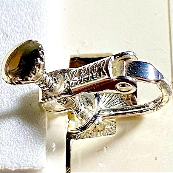 COPY - VINTAGE Napier screw-on Earnings.Excellent condition. - Picture 2 of 6